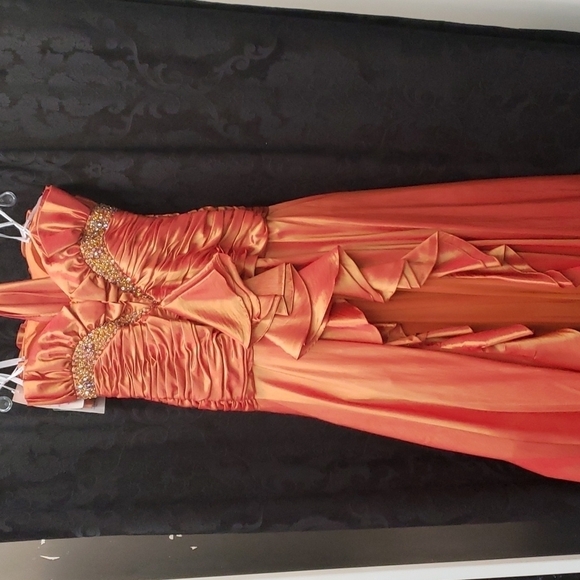 Tony Bowls Taffeta Fit & Flare Dress with Ruffle 111726 - Picture 7 of 7